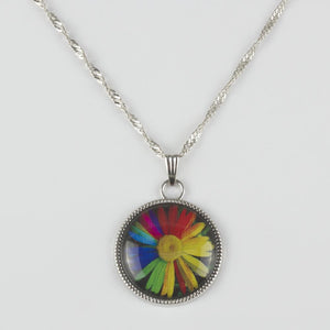 Unisex Daisy Design Nacre Pendant Necklace (Big)